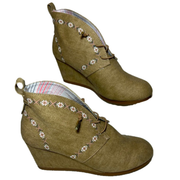 Sugar Shoes - SUGAR Mayflower Embroidered Wedge Booties - Size 8